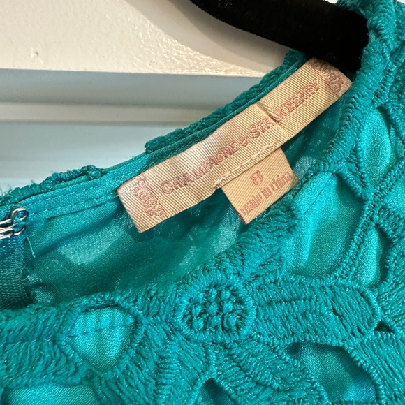 Lace overlay fitted dress - Picture 4 of 4